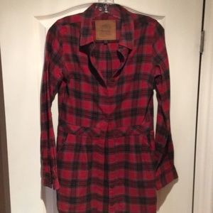 Roots women top in small and 1 large